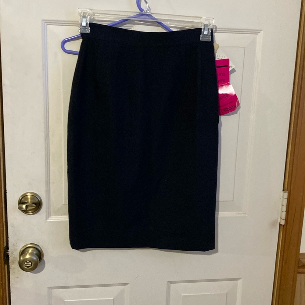 Black Ladies Skirt Size 8 NWT